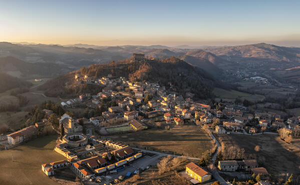 Aerial view of the town of Zavattarello and its castle. Zavattarello, Oltrepo wine region, Oltrepo pavese, Lombardy, Italy, Europe.