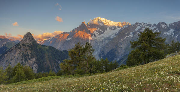Sunrise in the Val Ferret, Ferret Valley, Courmayeur, Aosta Valley, Italy, Europe