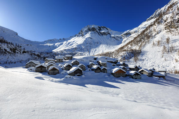 Alpine village of Lendine in winter, Olmo, valle Spluga, province of sondrio, lombardy, italy, europe