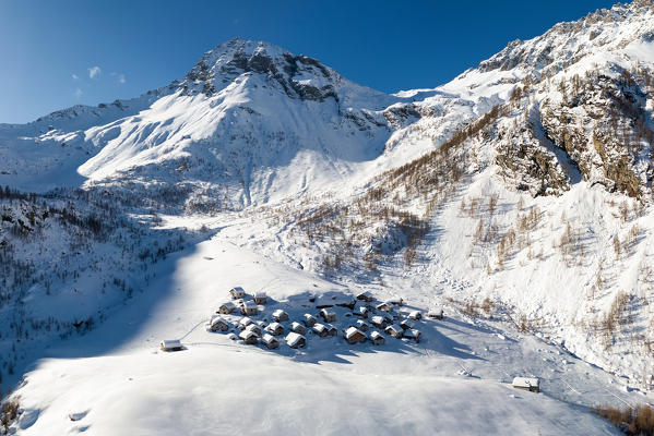 Alpine village of Lendine in winter, Olmo, valle Spluga, province of sondrio, lombardy, italy, europe