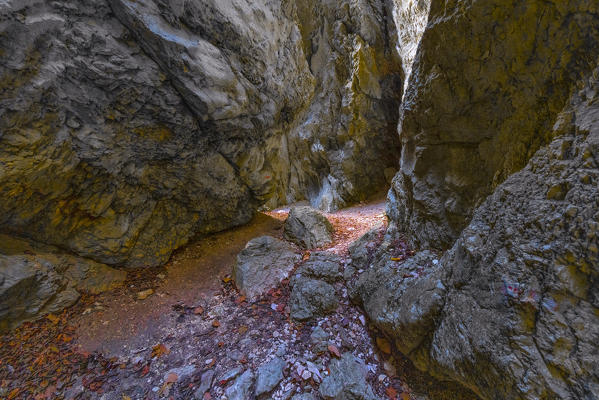 Italy, Umbria, Sibillini Mountains National Park, Gorge Infernaccio in Autumn