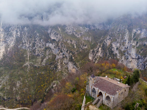 Italy, Umbria, Sibillini Mountains National Park, San Leo hermitage in Gorge Infernaccio