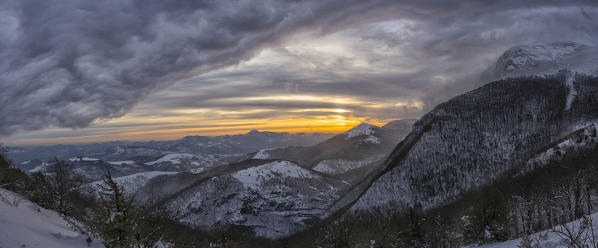 Italy, Umbria, Monte Cucco, Stormy sunrise in Winter