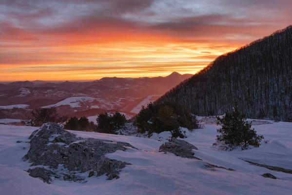 Italy, Umbria, Monte Cucco, Stormy sunrise in Winter