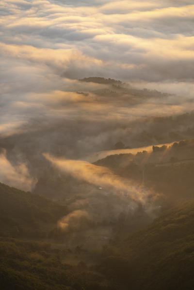Italy, Umbria, Apennines, Fog in the valleys at sunrise