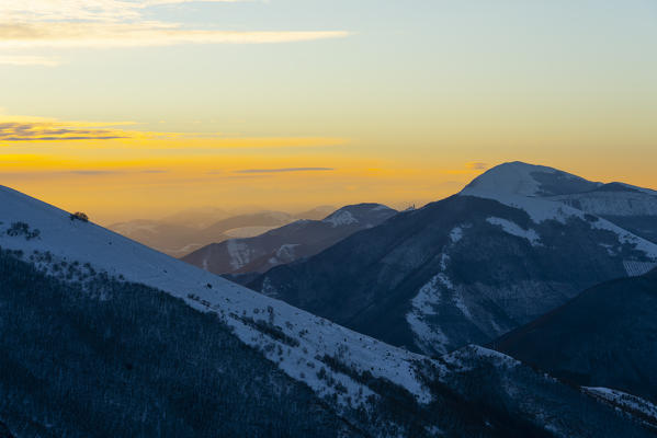 Italy, Umbria, Apennines, Mount Motette in Winter at sunrise