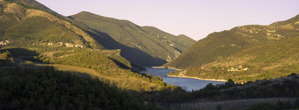 Italy, Marche, Apennines, Sibillini mountain range, Lake Fiastra at sunset