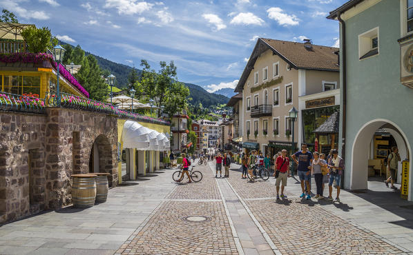 The town of Ortisei, famous for its carvers, in Summer, Ortisei, Gardena Valley, Sud Tirol district, Dolomites, Italy