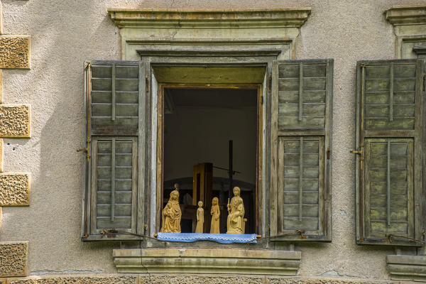 Window with showcase by a carver,  Ortisei, Gardena Valley, Sud Tirol district, Dolomites, Italy
