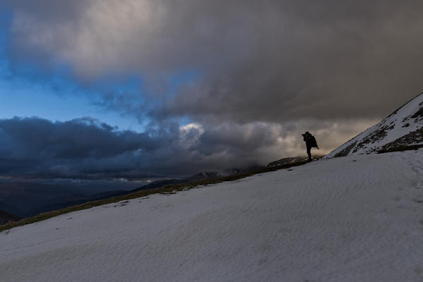 Italy, Umbria, Sibillini NP, Photographer  on Apennines in Winter