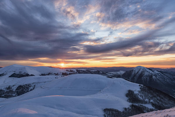 Italy, Umbria, Sibillini NP, Sunset on Apennines in Winter