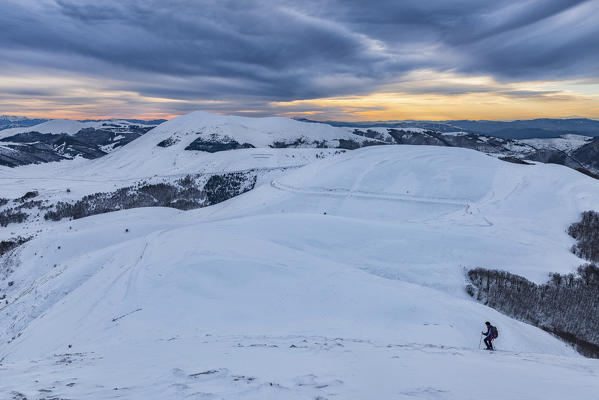 Italy, Umbria, Sibillini NP, Sunset on Apennines in Winter