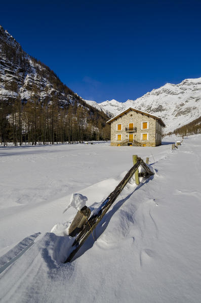 Hunting's house (Campiglia's valley, Valle Soana, Gran Paradiso National Park, Italy)
