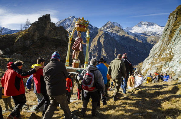 Procession (Soana Valley, Gran Paradiso National Park, Piedmont, Italy)