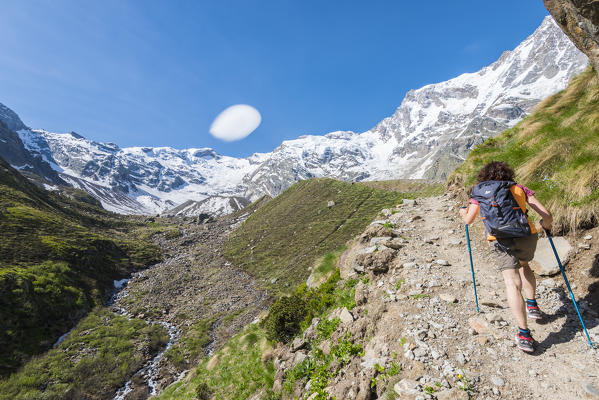 Hikers on the path to Refuge Zamboni Zappa, Valle Anzasca, Ossola, Pennine Alps, Italian alps, Italy