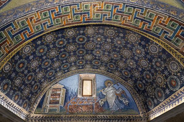 Martyrdom of St. Lawrence lunette, Mausoleum of Galla Placidia. Ravenna, Emilia Romagna, Italy, Europe.