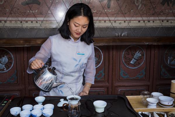 Ceremony of brewing Chinese tea, Lijiang, Yunnan Province, China, Asia, Asian, East Asia, Far East
