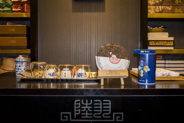 Ceremony of brewing Chinese tea, Kunming, Yunnan Province, China, Asia, Asian, East Asia, Far East