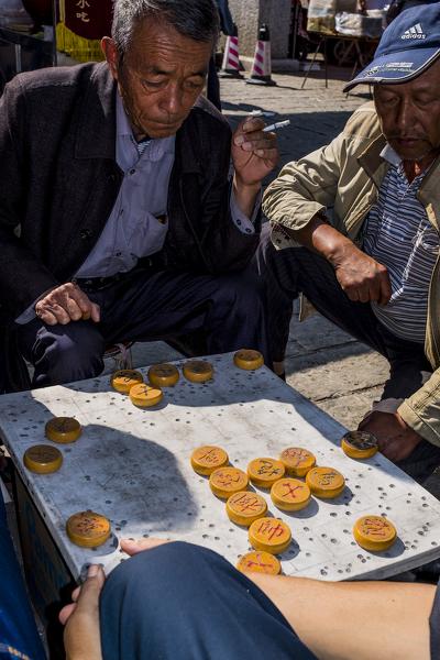 People playing in street of old town of Dali, Yunnan Province, China, Asia, Asian, East Asia, Far East