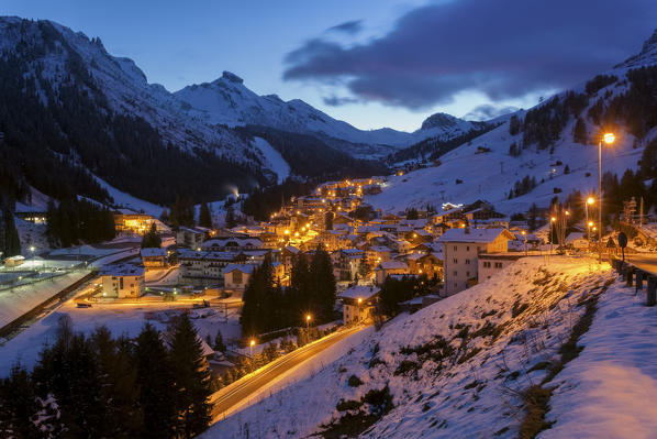 Europe, Italy, Veneto, Belluno. Winter night Scenery of Arabba, municipality of Livinallongo del Col di Lana, Dolomites