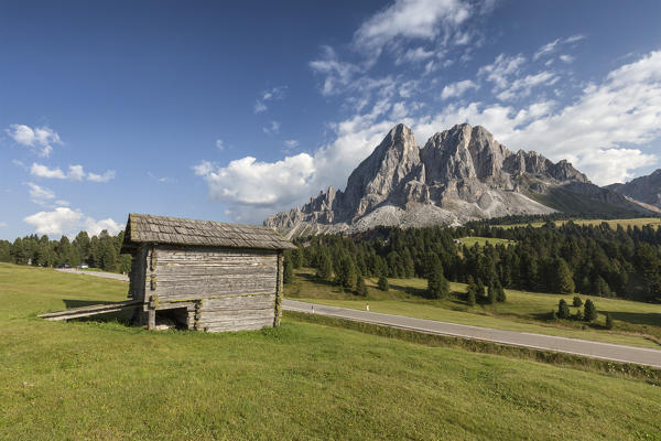 europe, Italy, South Tyrol, Bolzano. Typical alpine hut near the Passo delle Erbe road, in the background the Sass de Putia (Peitlerkofel), Dolomites
