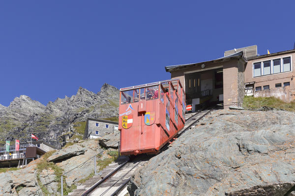Europe, Austria, Carinthia. Funicular railway and the Kaiser-Franz-Josefs-Höhe at Grossglockner, High Tauern