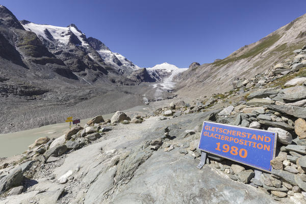 Europe, Austria, Carinthia, Glockner Group, High Tauern. Grossglockner and Johannisberg mountains, signsr indicate the glacier position in recent years