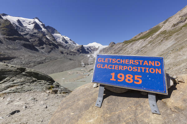 Europe, Austria, Carinthia, Glockner Group, High Tauern. Grossglockner and Johannisberg mountains, signsr indicate the glacier position in recent years