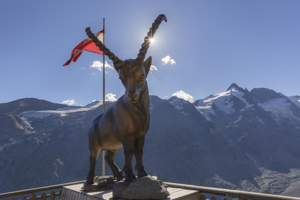 Europe, Austria, Carinthia, High Tauern, Glockner group. An ibex bronze statue near Kaiser Franz Josefs haus, on the background the Grossgockner