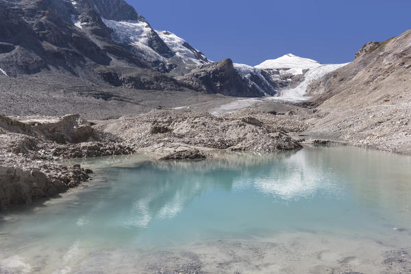 Europe, Austria, Carinthia, Glockner Group, High Tauern. Johannisberg mountains as seen from Pasterze glacier