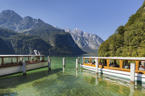 Europe, Germany, Bavaria, Berchtesgaden. The docking of Salet at Konigsee