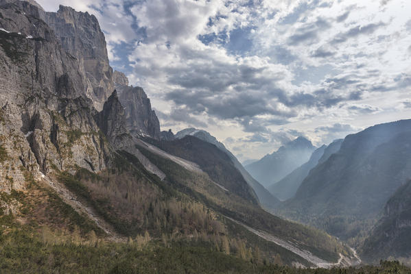 Europe, Italy, Veneto, Belluno, Agordino, Mountain landscape in Corpassa valley, Dolomites