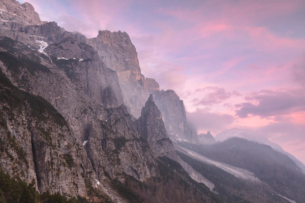 Europe, Italy, Veneto, Belluno, Agordino, Mountain landscape in Corpassa valley, Dolomites