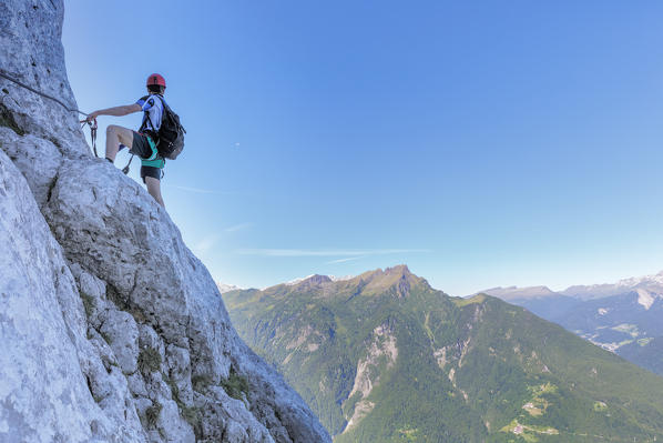 Europe, Italy, Veneto, Agordo, mountain climber on the via ferrata Fiamme Gialle at Palazza Alta of Pelsa, Civetta group, Dolomites