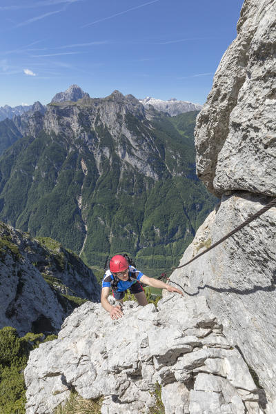 Europe, Italy, Veneto, Agordo, mountain climber on the via ferrata Fiamme Gialle at Palazza Alta of Pelsa, Civetta group, Dolomites