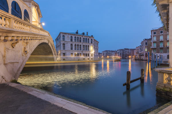 Dusk on the Grand Canal with the Rialto bridge, Venice, Veneto, Italy