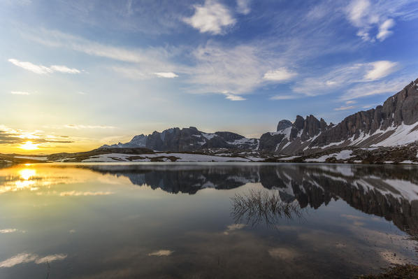 Europe, Italy, South Tyrol, Bolzano. The sunrise at Laghi dei Pian(Bodenseen) Sextner Dolomites