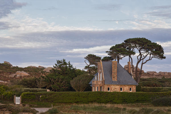 Brittany, France, Côtes d'Armor, Ploumanac’h. Sunset at pink granite coast