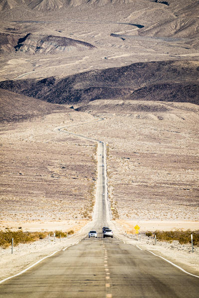 US 190 road, Death Valley National Park, California, USA