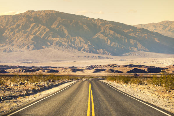 US 190 road, Death Valley National Park, California, USA