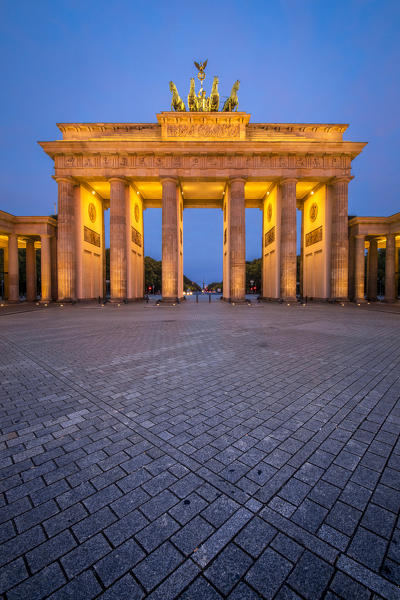 Brandenburger Tor at sunrise, Mitte, Berlin, Germany