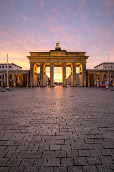 Brandenburger Tor at sunrise, Mitte, Berlin, Germany