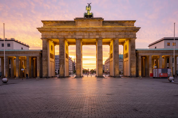 Brandenburger Tor at sunrise, Mitte, Berlin, Germany