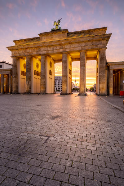Brandenburger Tor at sunrise, Mitte, Berlin, Germany