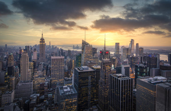 A sunset view of manhattan from the famous 