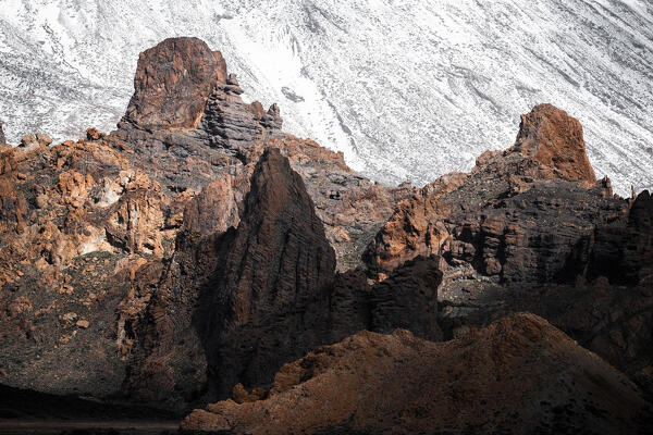 View of Teide volcano caldera and Roques de Garcia with snow. Tenerife, Canary Islands, Spain