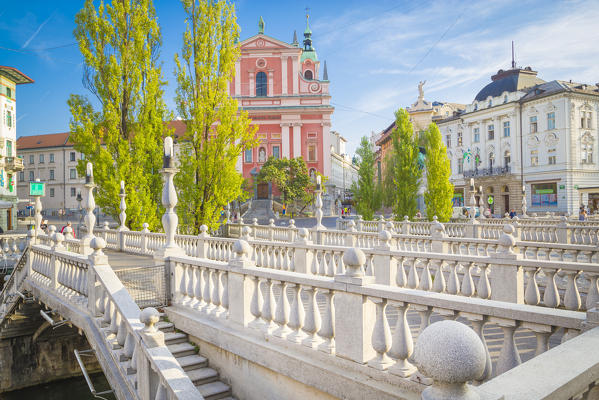 The old town of Ljubljana, with the Ljubljanica river, the Triple Bridge and the iconic Franciscan Annunciation church. Ljubljiana, Osrednjeslovenska, Slovenia.