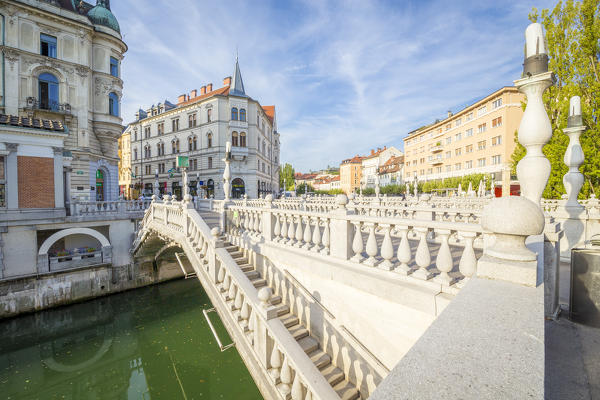 The old town of Ljubljana, with the Ljubljanica river and the Triple Bridge. Ljubljiana, Osrednjeslovenska, Slovenia.