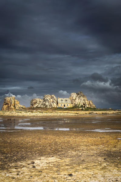 Castel Meur house, Pink Granite Coast, Plougrescrant village, Côtes d'Armor, Brittany, Bretagne, France 