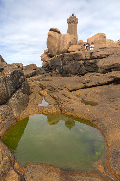 Mean Ruz lighthouse, Ploumanac'h, Perro-Guirec, Lannion district, Cote d'Armor, Brittany, France